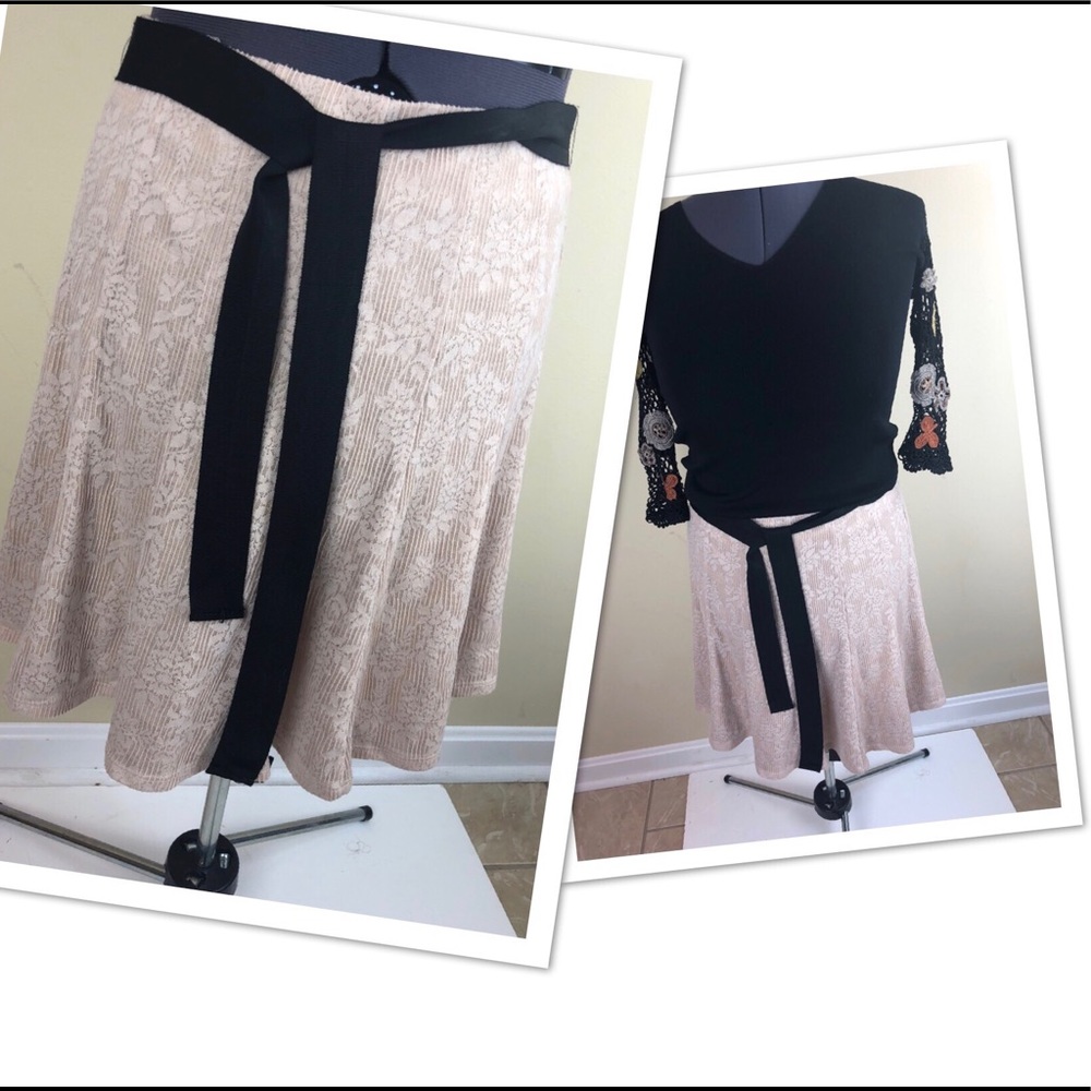 Maurice’s lace Creme skirt size 9/10 Aline